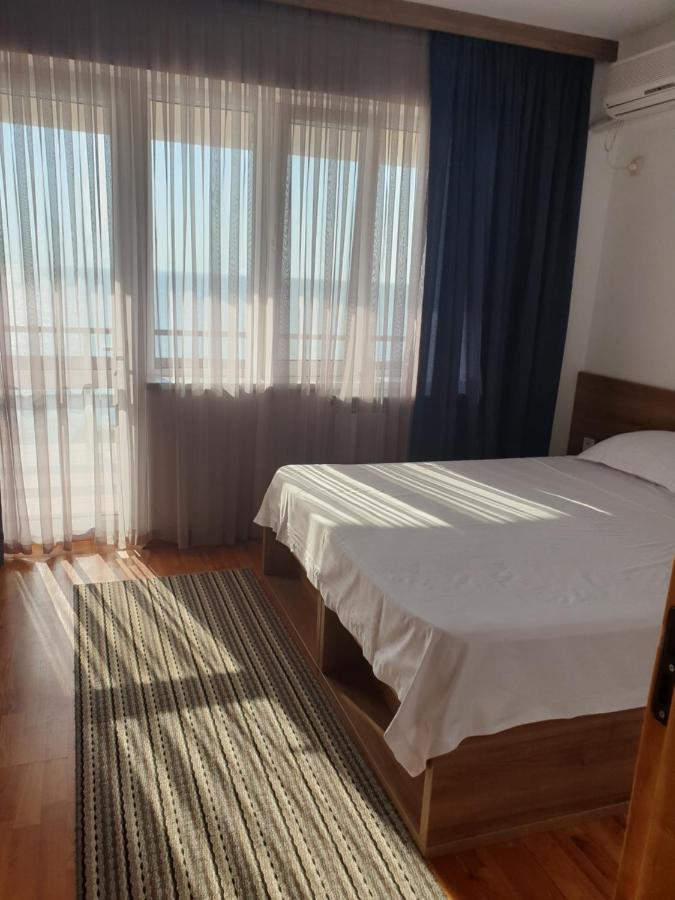 Hotel Poarta Apelor Sarichioi Esterno foto