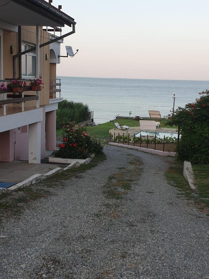 Hotel Poarta Apelor Sarichioi Esterno foto