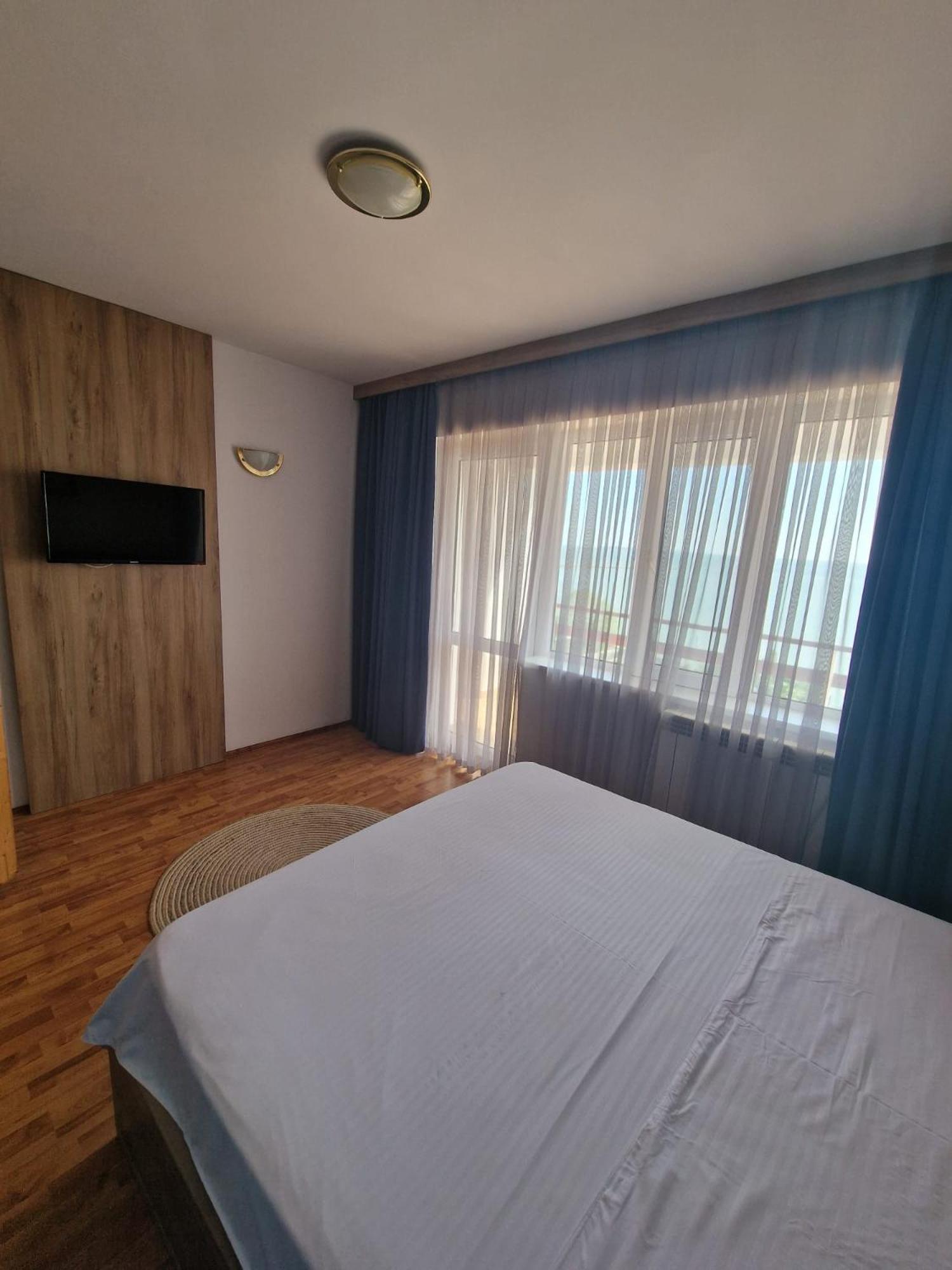 Hotel Poarta Apelor Sarichioi Esterno foto