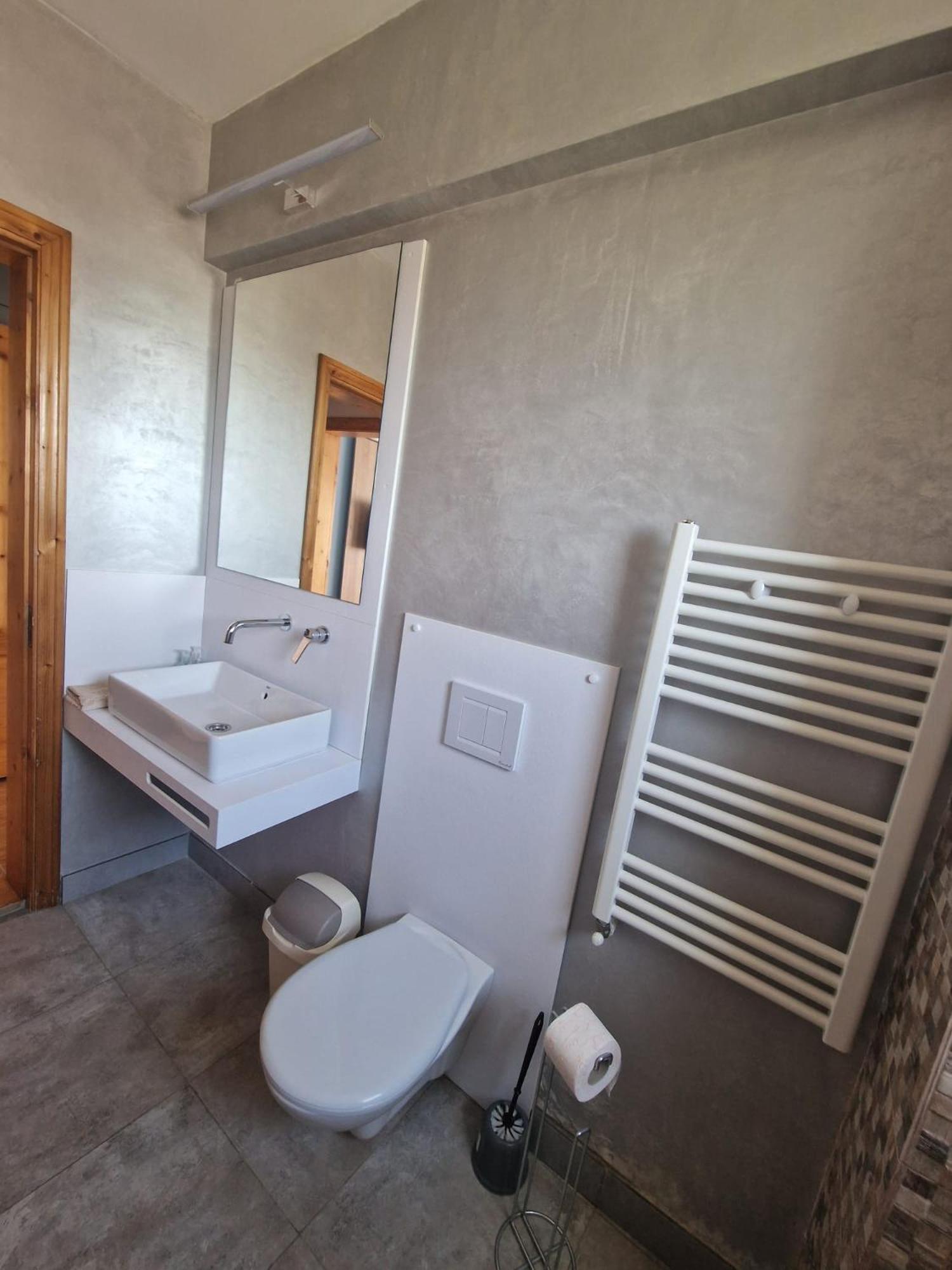 Hotel Poarta Apelor Sarichioi Esterno foto