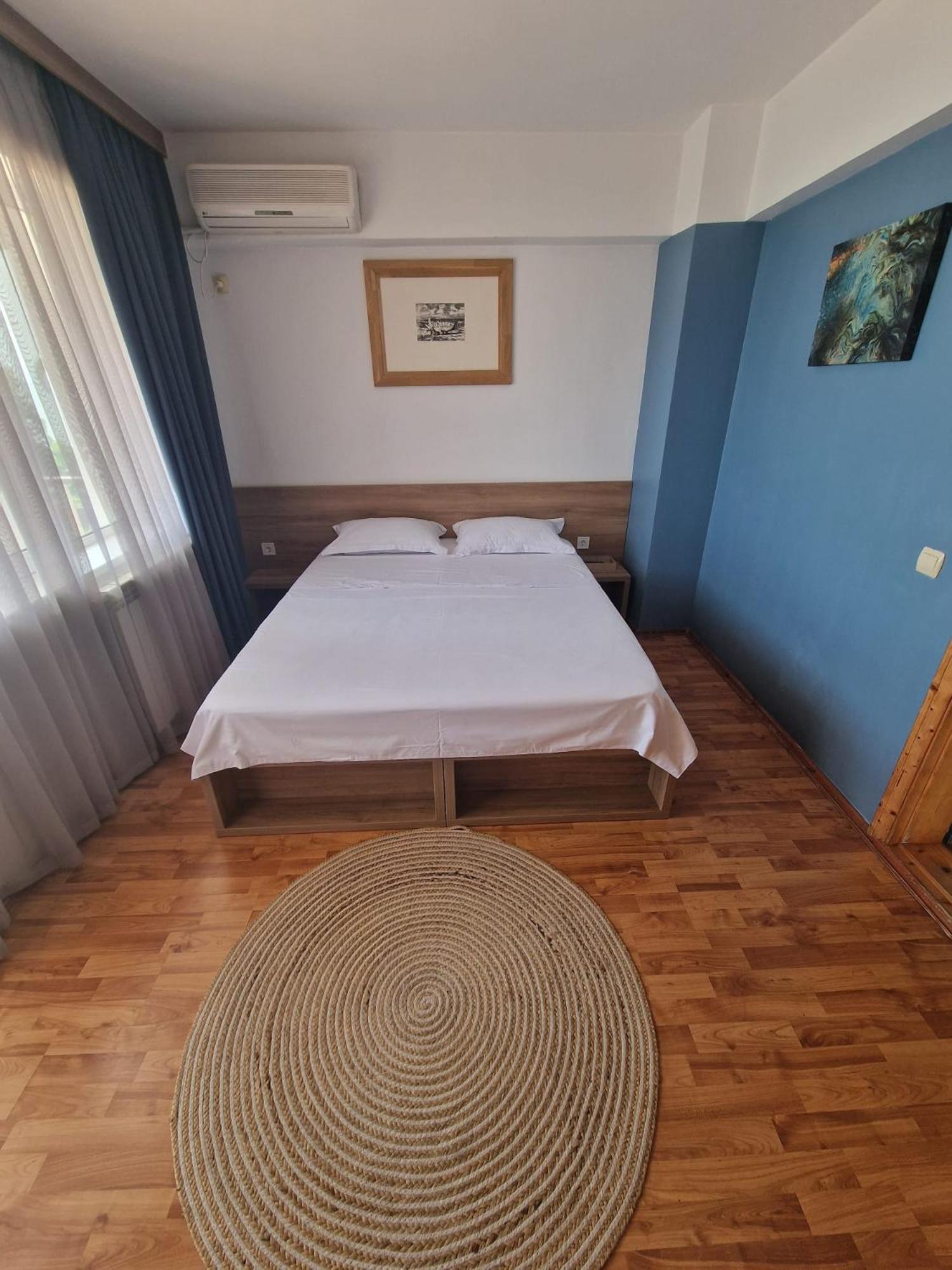 Hotel Poarta Apelor Sarichioi Esterno foto
